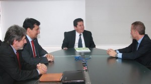 Firma convenio 1 300x167 La Escuela Europea de Negocios firma un convenio con la Fundación Universitaria del Área Andina